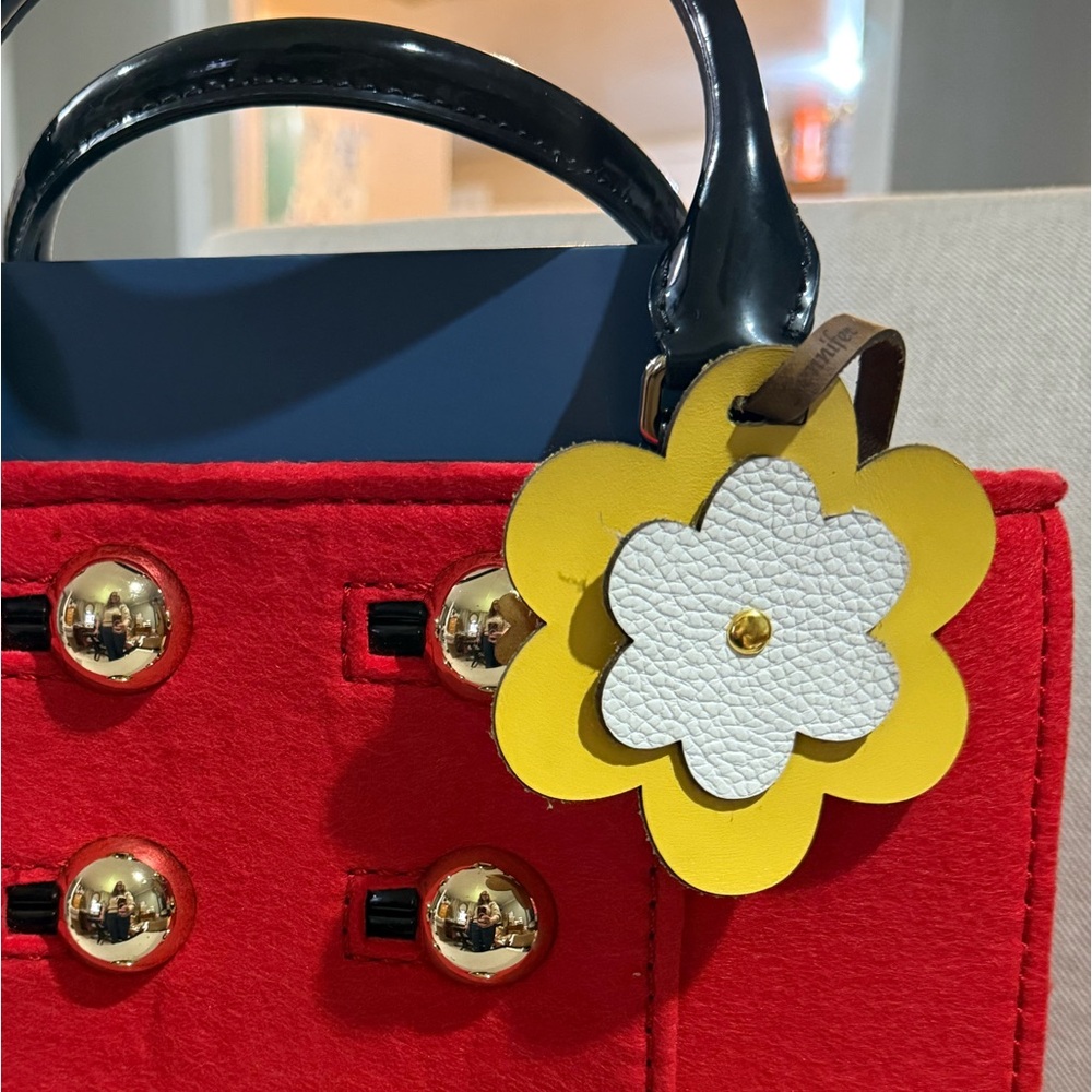 Yellow Daisy Flower Leather Bag Tag Charm - Picture 6 of 7